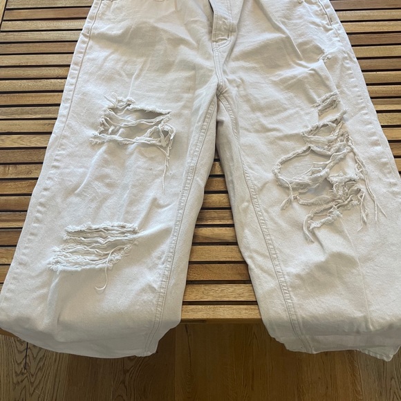 Beige ripped jeans - Picture 2 of 3